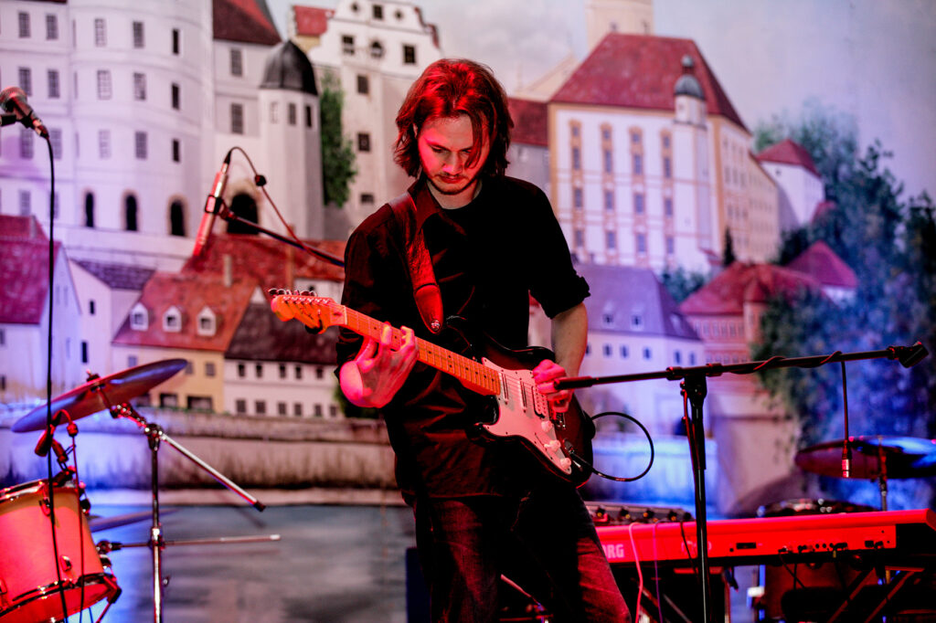 Konzert bei 20-jährigem Jubiläum von Pichis Gitarrenstudio